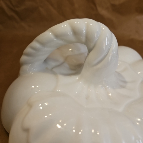 Marcus Notley Ireland Porcelain Pumpkin Canister Cookie Jar w Clover St Pats 8" - Picture 4 of 8